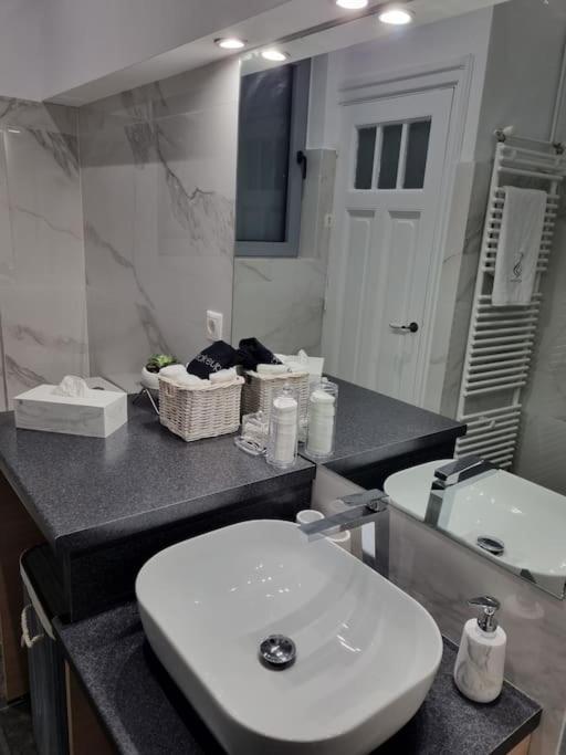 Plaka Sofi Suite Атина Екстериор снимка